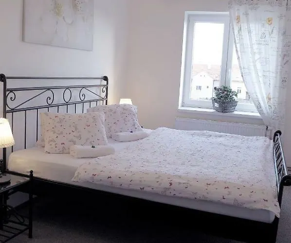 V Podzamci Ii. * Mělník